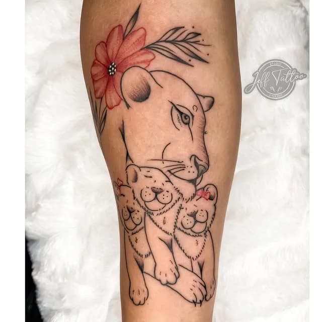 Tatuagem estilo Fineline feita por Jeff Tattoo — estúdio de tatuagem em Gaspar, SC